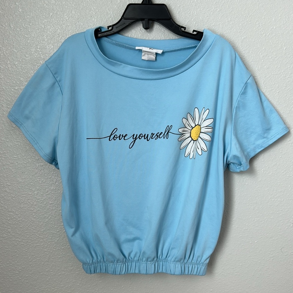 Cute short sleeve crop top